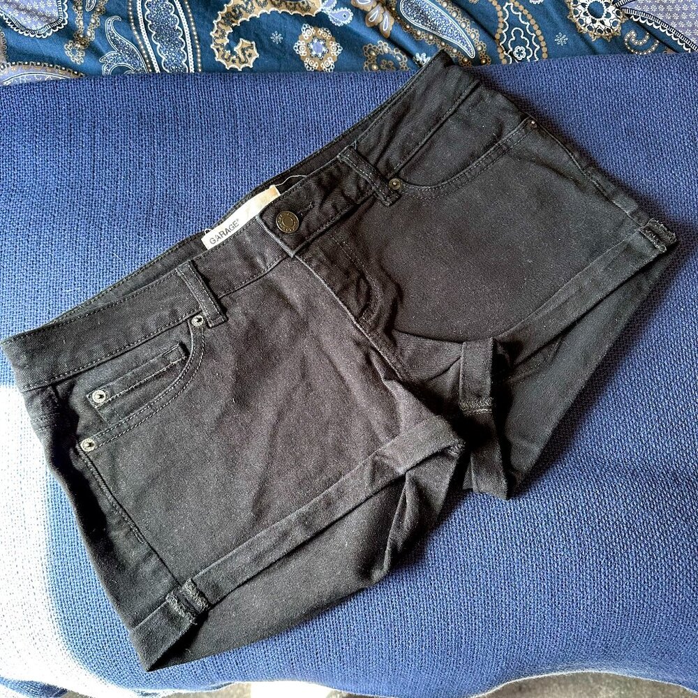 Garage Women's black jean Flirty mid-rise shorts, Size 7 (M)